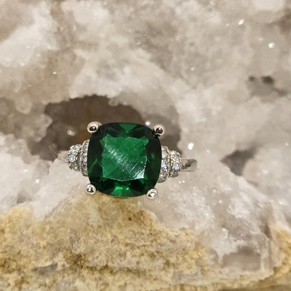 Ring - Picture 5 of 5